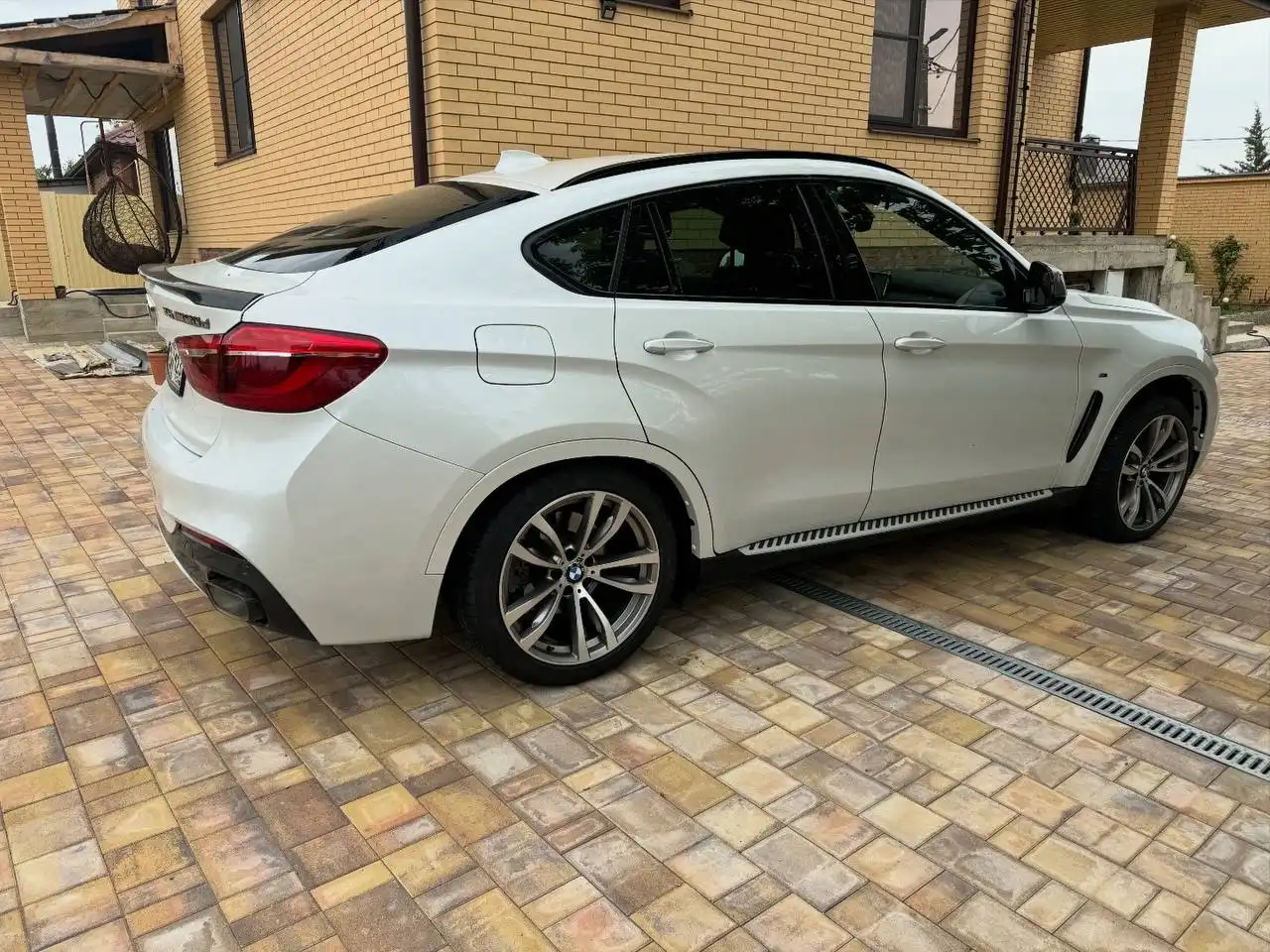 BMW X6 M50D 2018 года в отличном состоянии