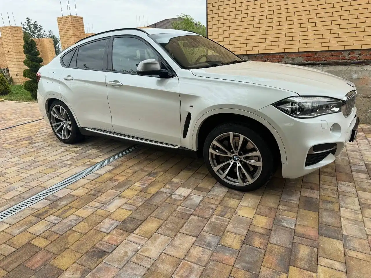 BMW X6 M50D 2018 года в отличном состоянии