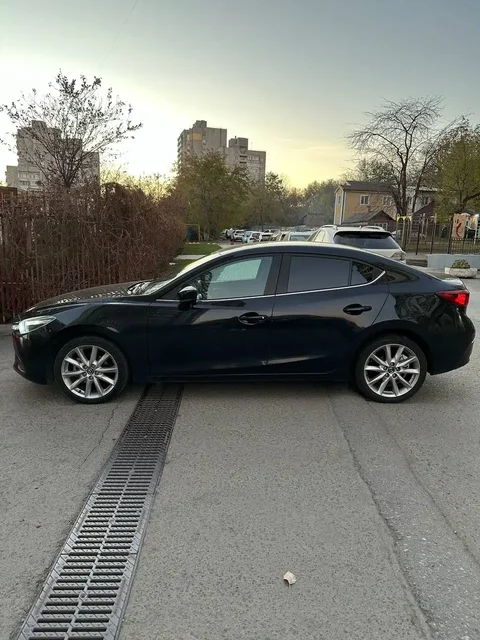 Mazda 3 2017 автомат 2.0 с пробегом 108 тыс. км - Легковые автомобили в Москва