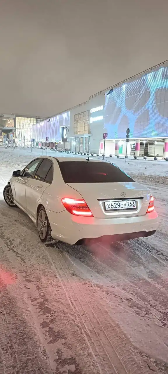 Mercedes-Benz C-класс 2011 года с мотором 1.8 - Легковые автомобили (Авто) в Москва
