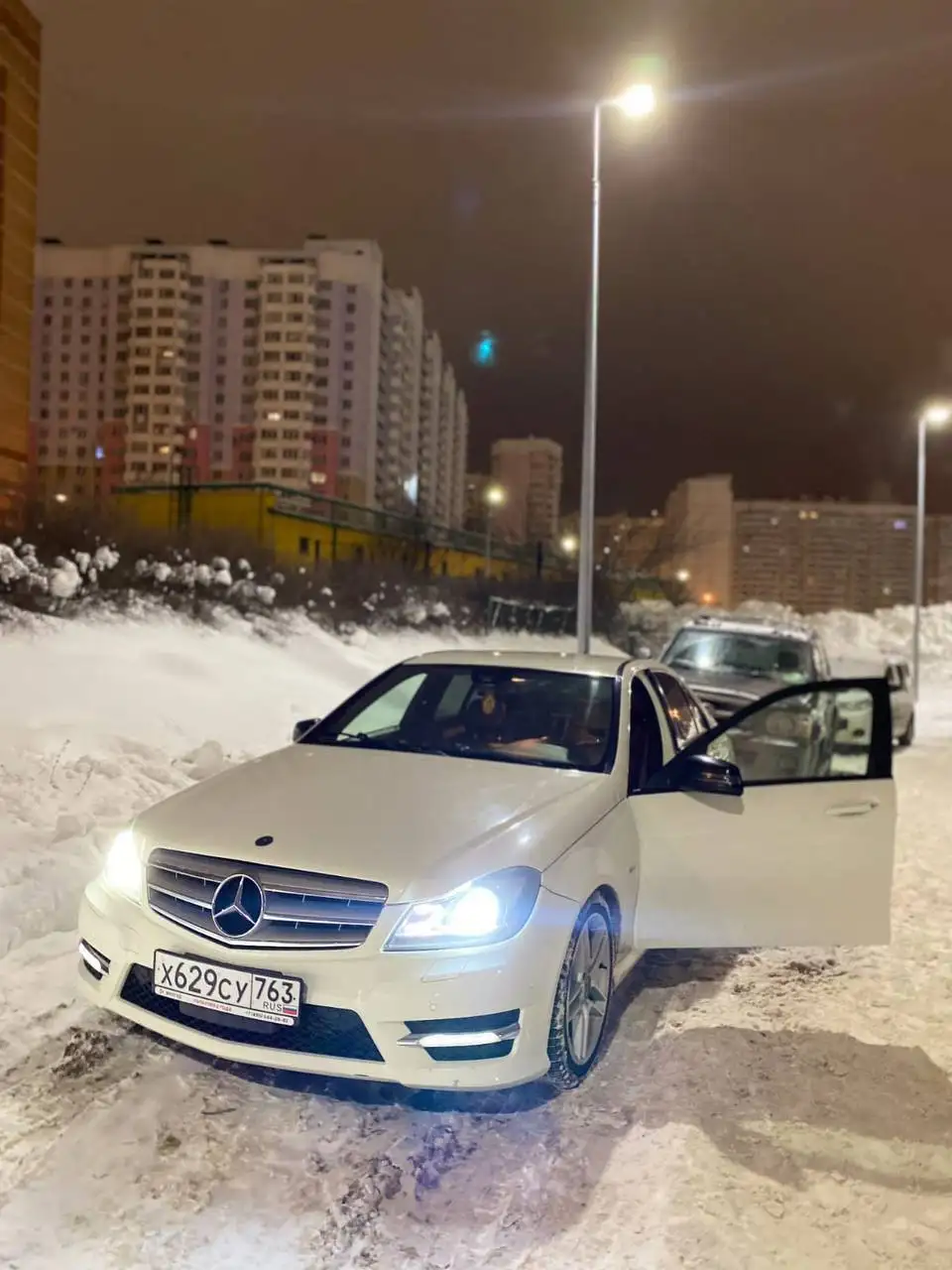 Mercedes-Benz C-класс 2011 года с мотором 1.8 - Легковые автомобили (Авто) в Москва