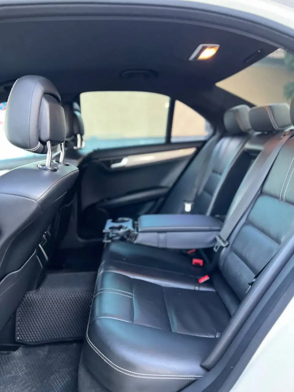 Mercedes-Benz C-класс 2011 года с мотором 1.8 - Легковые автомобили (Авто) в Москва