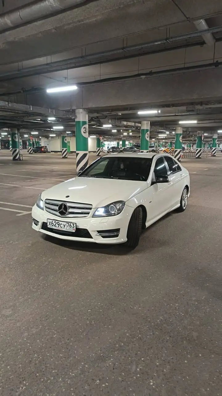 Mercedes-Benz C-класс 2011 года с мотором 1.8 - Легковые автомобили (Авто) в Москва