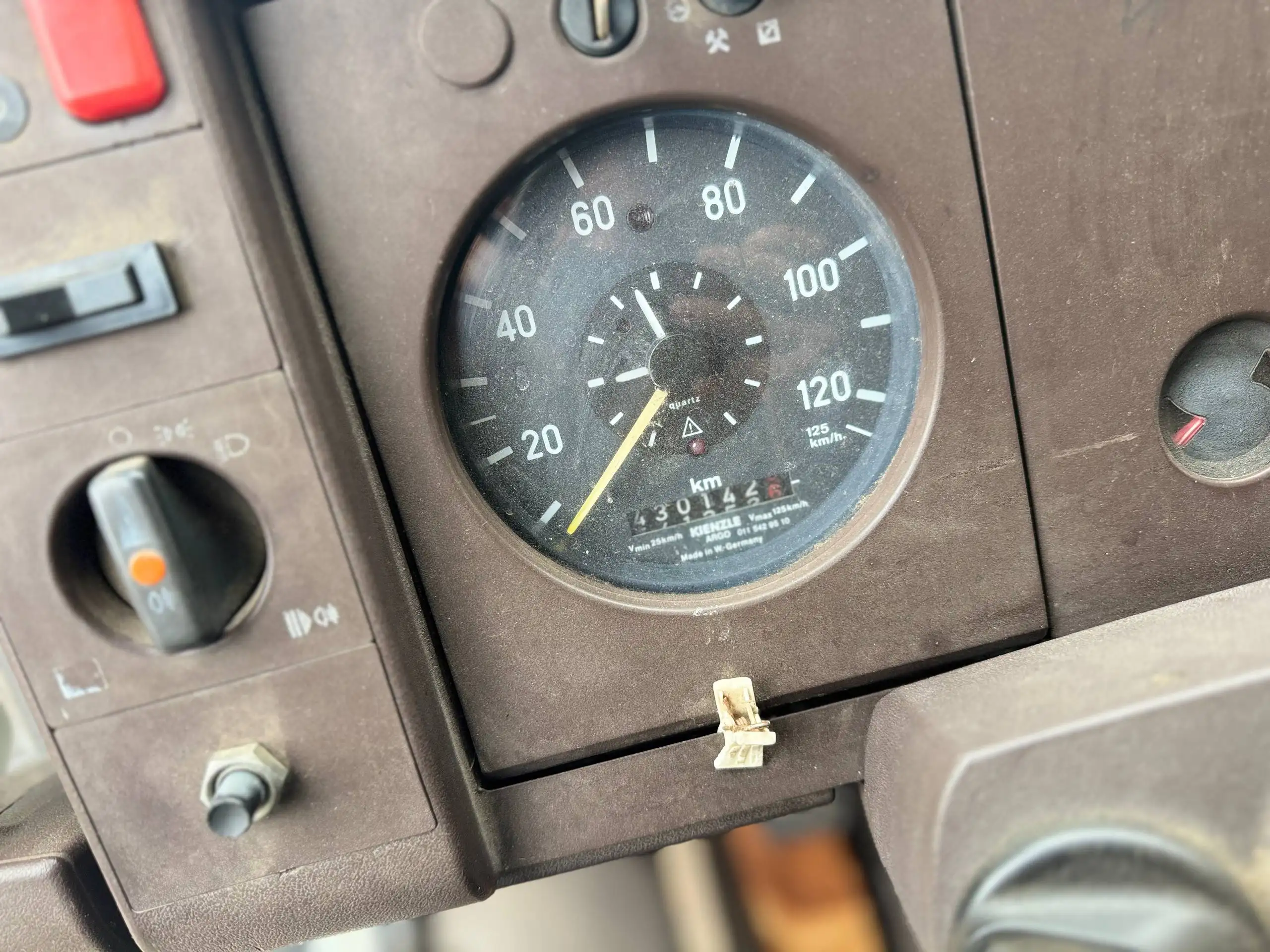 Продам надежный грузовой Mercedes 809D 1993 года - Грузовики (Авто) в Москва