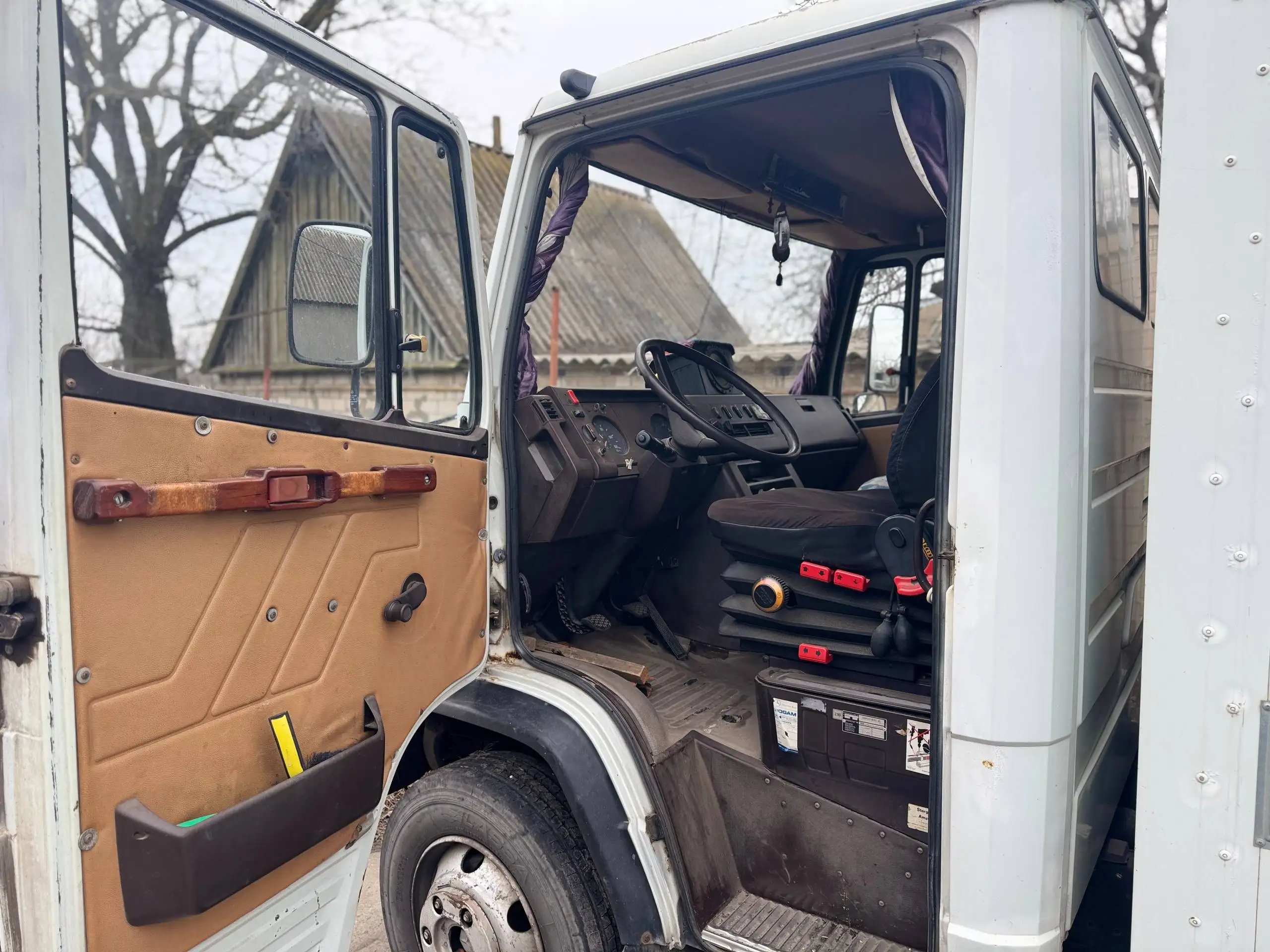 Продам надежный грузовой Mercedes 809D 1993 года - Грузовики (Авто) в Москва