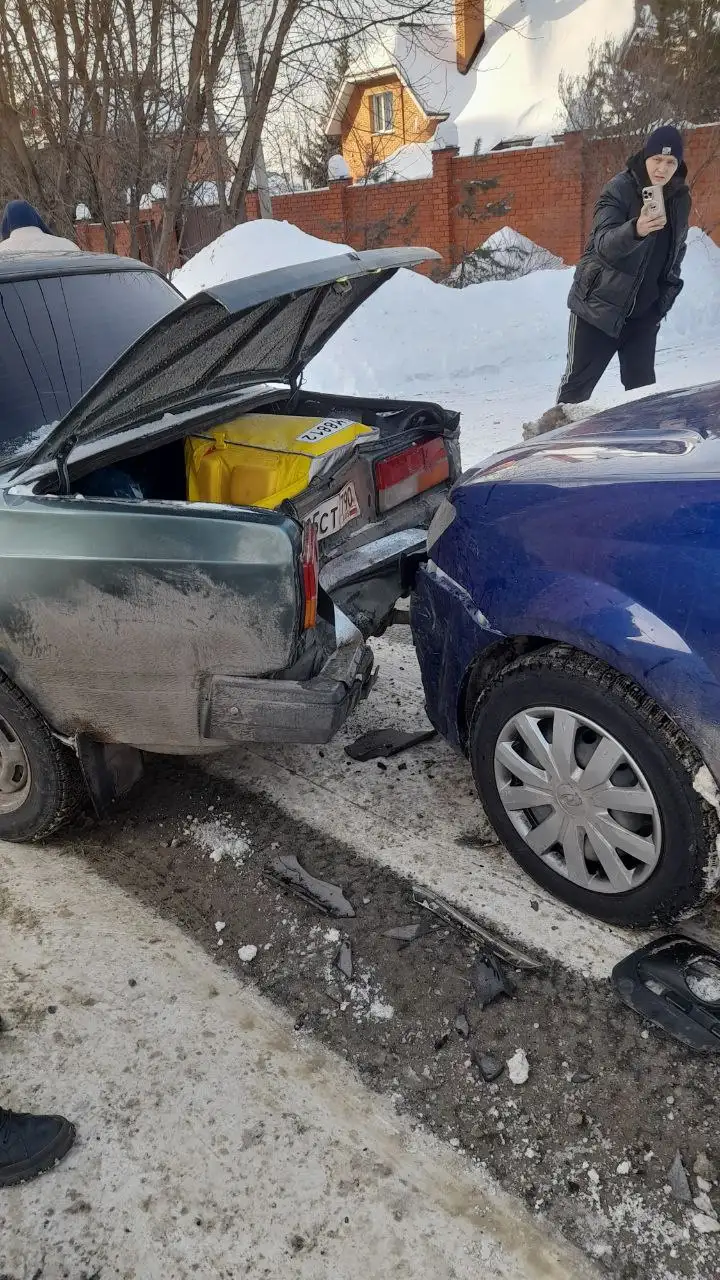 Продаётся ВАЗ 2107 инжектор 2010 года после ДТП - Легковые автомобили (Авто) в Москва