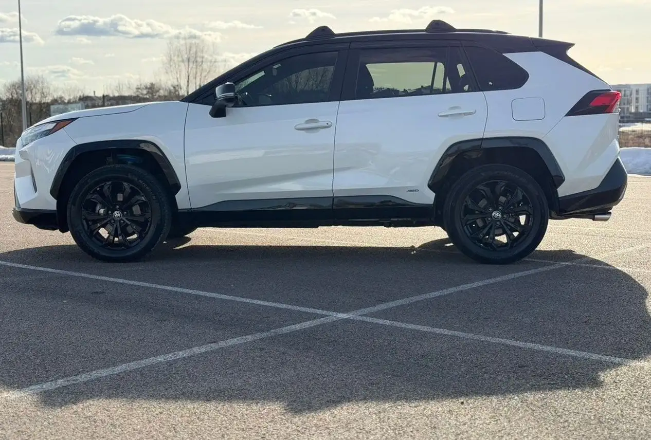 Продажа Toyota RAV4 2022 гибрид - Кроссовер (Авто) в Москва