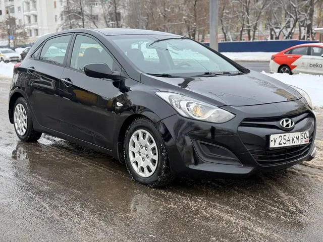 Продам HYUNDAI i30 2013 года - Минивэн в Москва