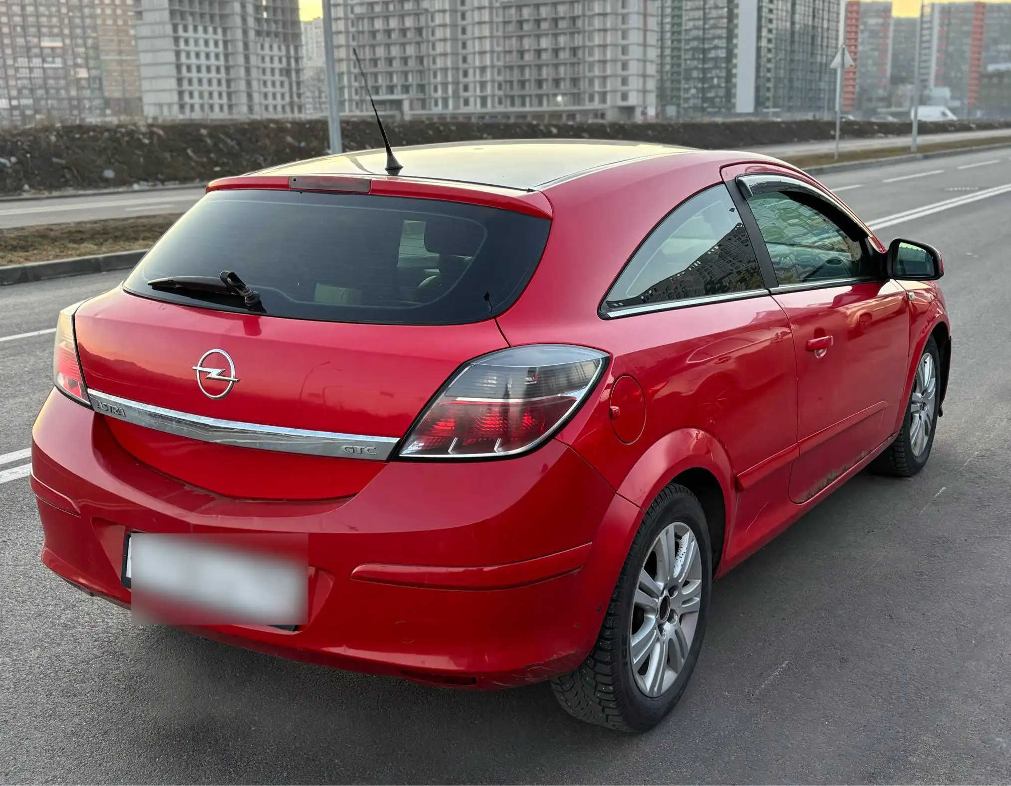 OPEL ASTRA GTC 2010 года 1.8AT - Авто в Санкт-Петербург