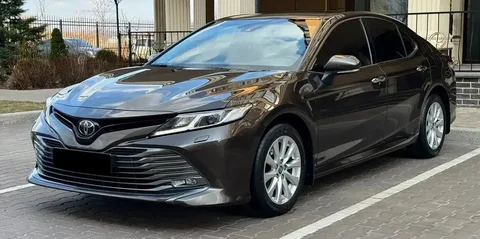 Toyota Camry 2020 XV70 2.5 AT - Kia Sorento в Москва