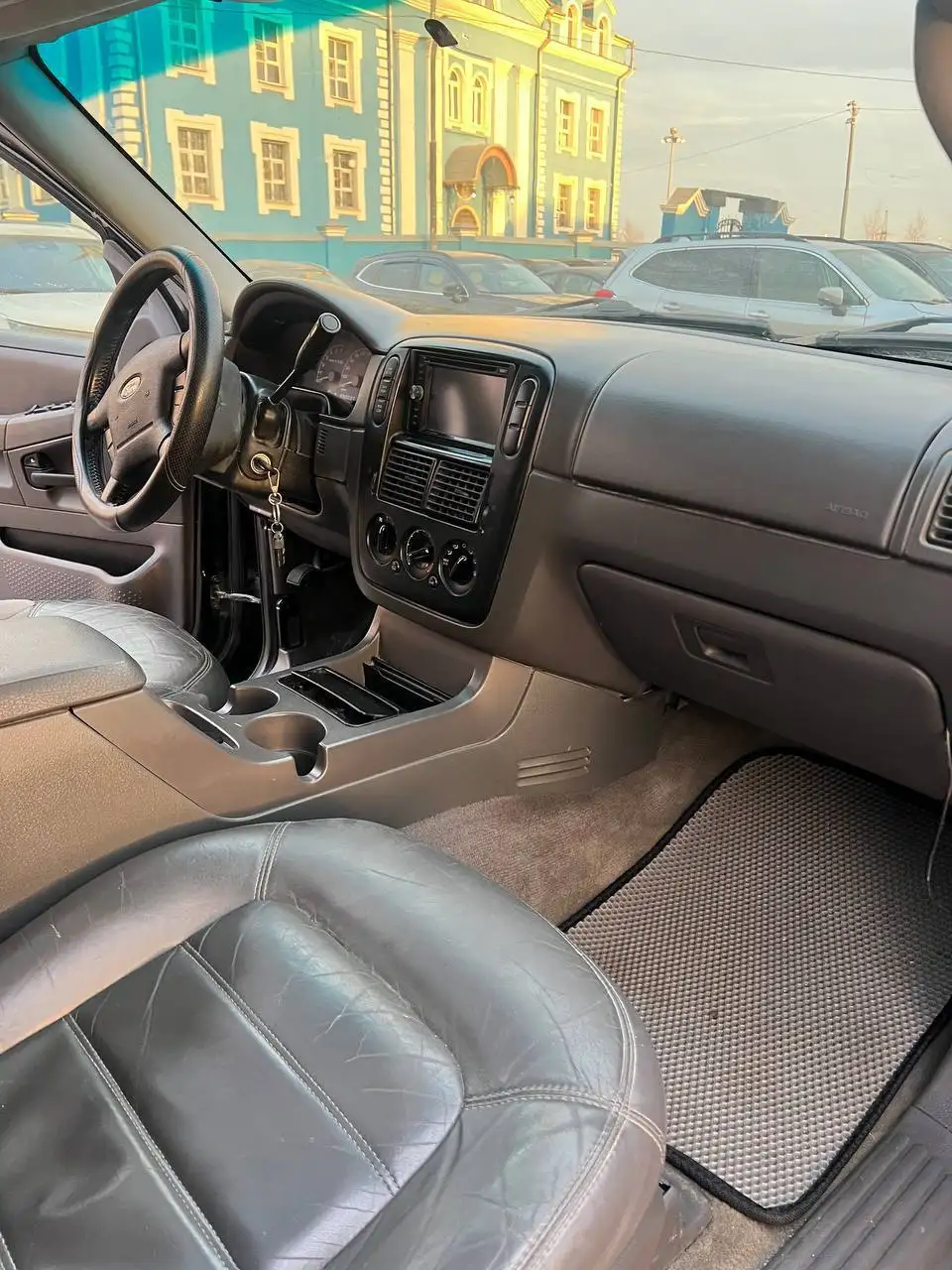 Ford Explorer 2002 года выпуска - Авто в Москва