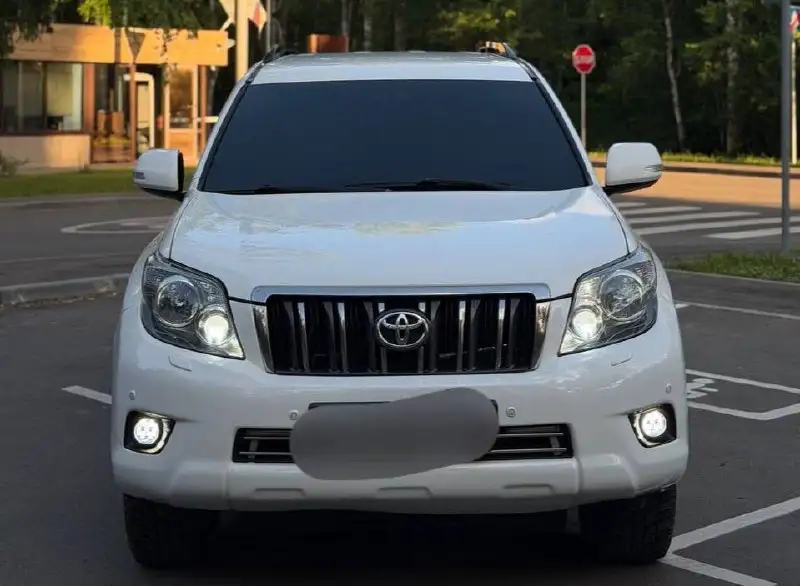 Toyota Land Cruiser Prado 2011 - Авто в Москва