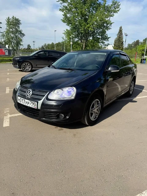 Volkswagen Jetta 2009 - Бамперы и фонари в Москва