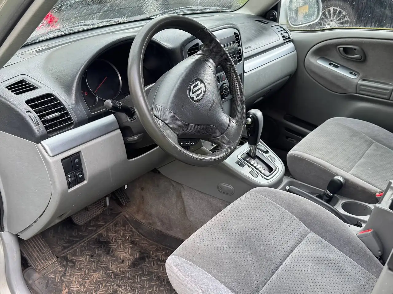 Suzuki Grand Vitara 2003 2.5 AT v6 - Внедорожники (Авто) в Санкт-Петербург