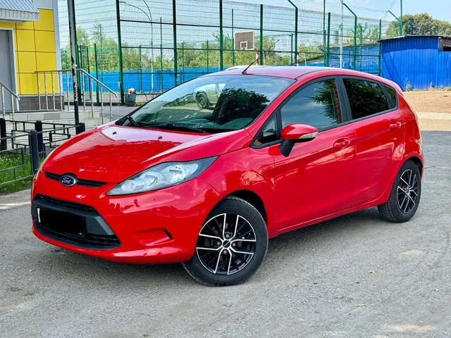 Ford Fiesta 2010 - Hyundai Getz в Уфа
