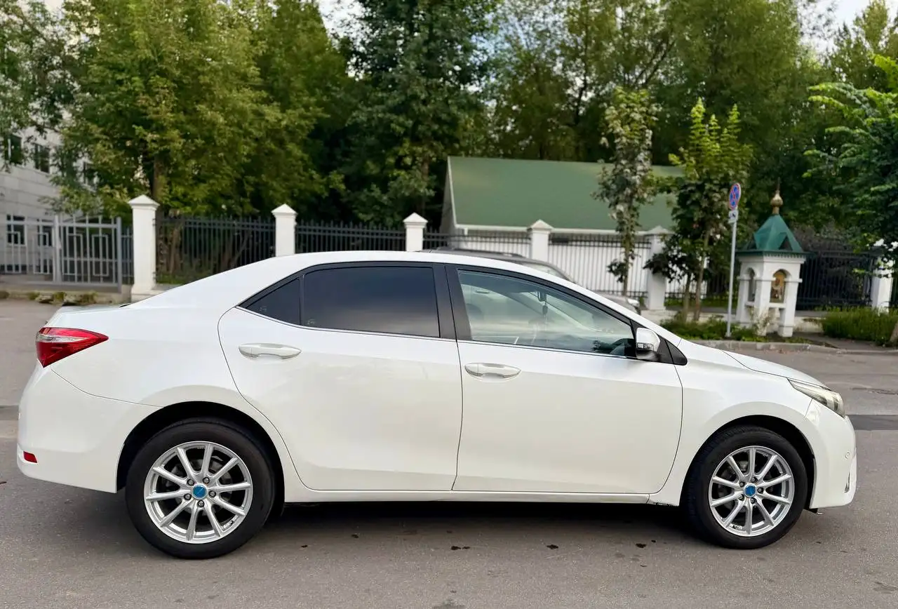 Toyota Corolla 2013, 1.6 л, вариатор, 199 500 км - Легковые автомобили (Авто) в Москва