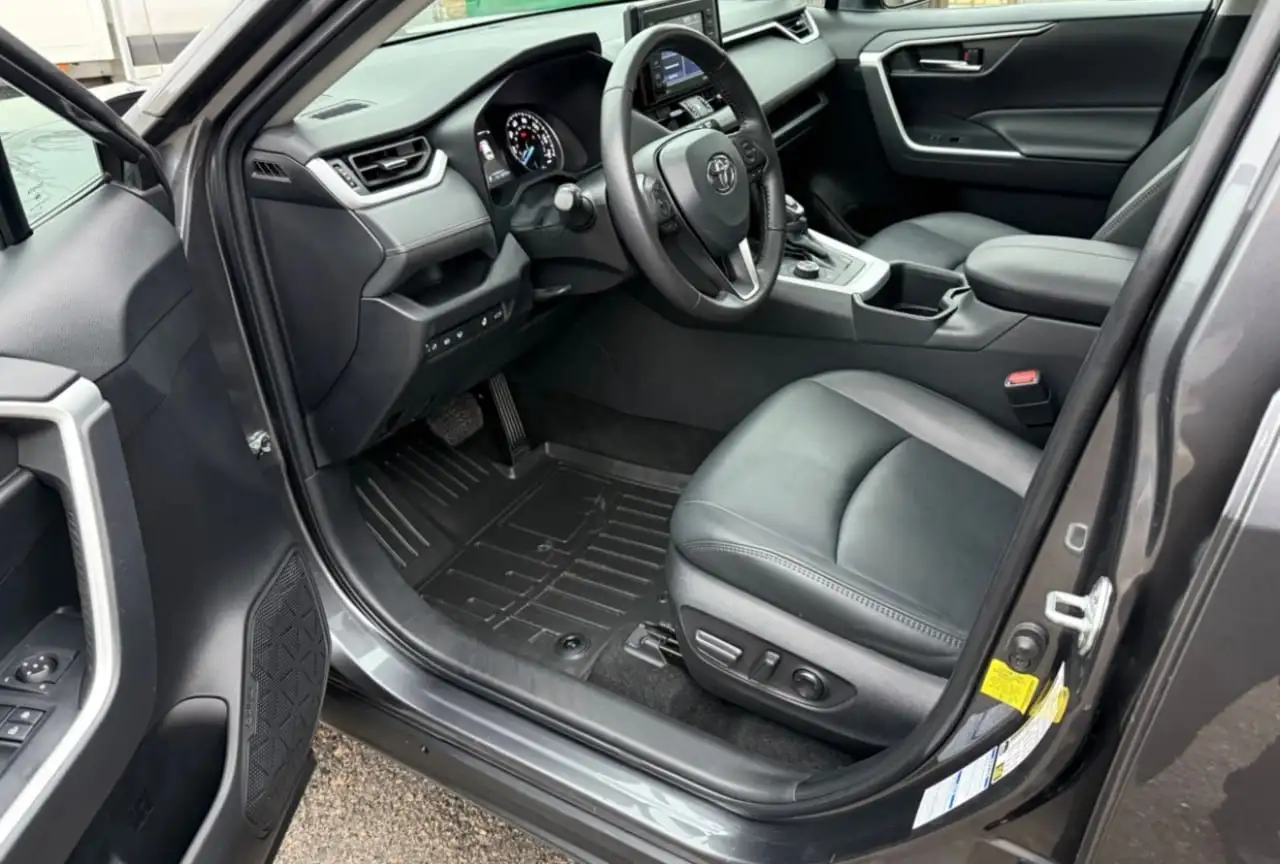 Toyota RAV4 2022 V поколение (рестайлинг) гибрид - Легковые автомобили (Авто) в Орск