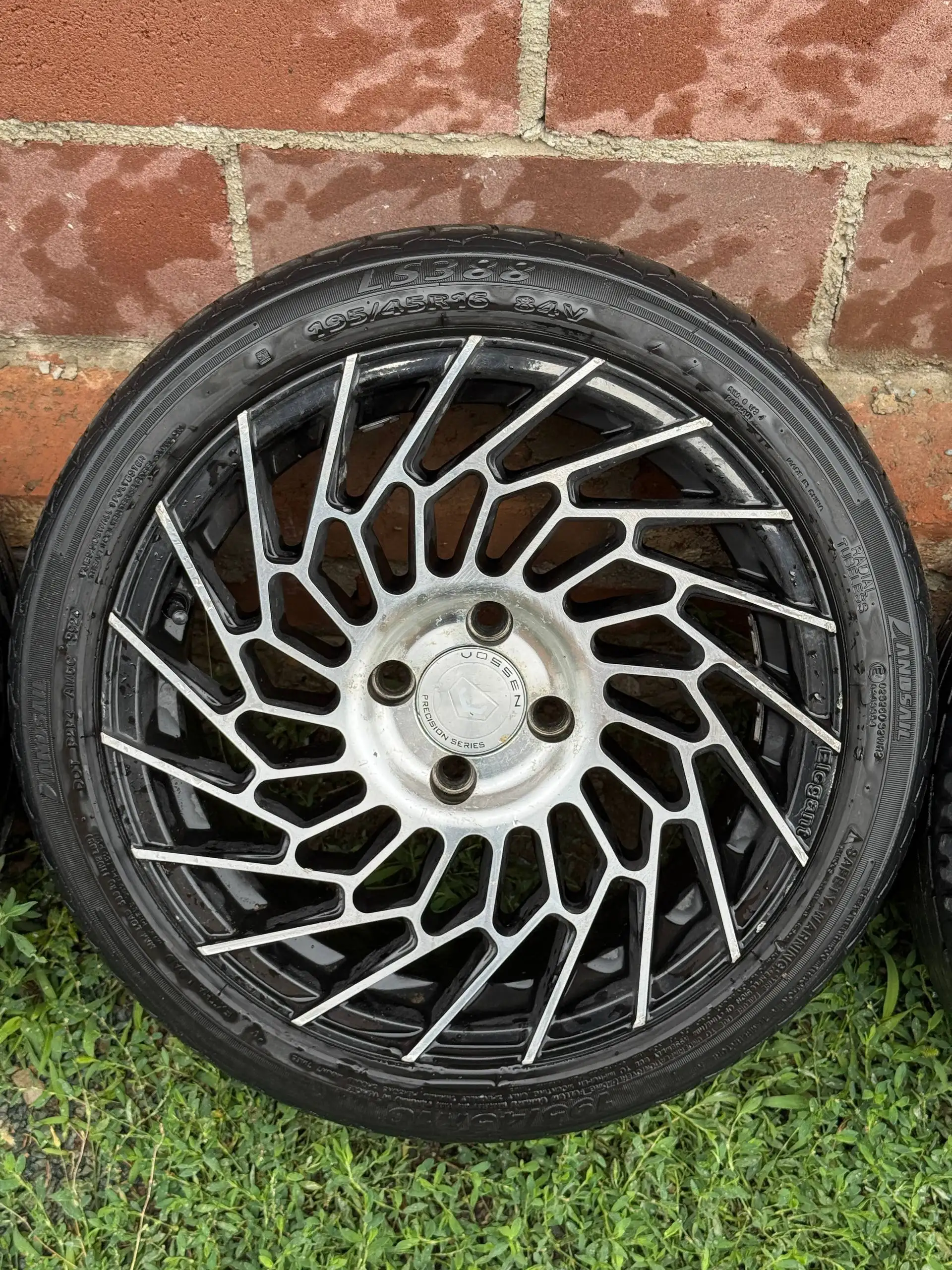 Продажа пробитого баллона R16 - Запчасти (Авто) в Орск