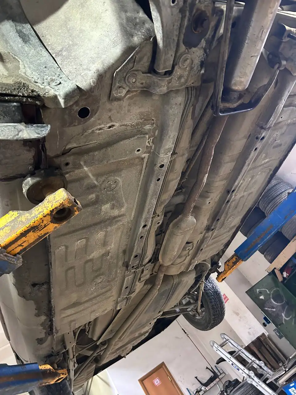 Продажа автомобиля в Оренбурге с пробегом 196000 км - Авто в Оренбург