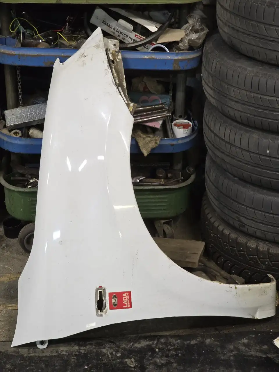 Продажа капота и крыла на Гранту - Кузовные запчасти (Запчасти) в Орск
