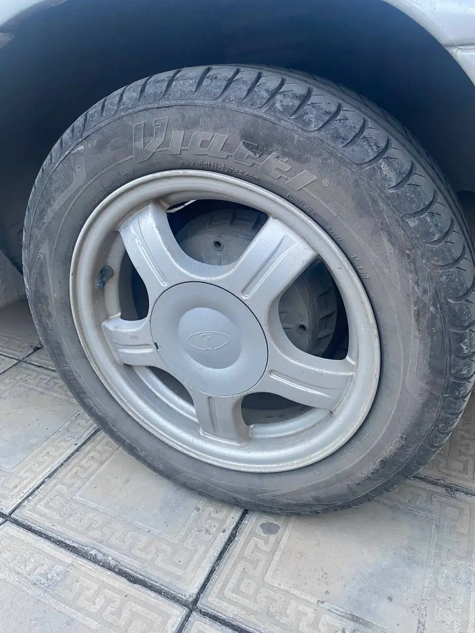 Резина 2 сезона откатала - Шины и диски (Авто) в Орск