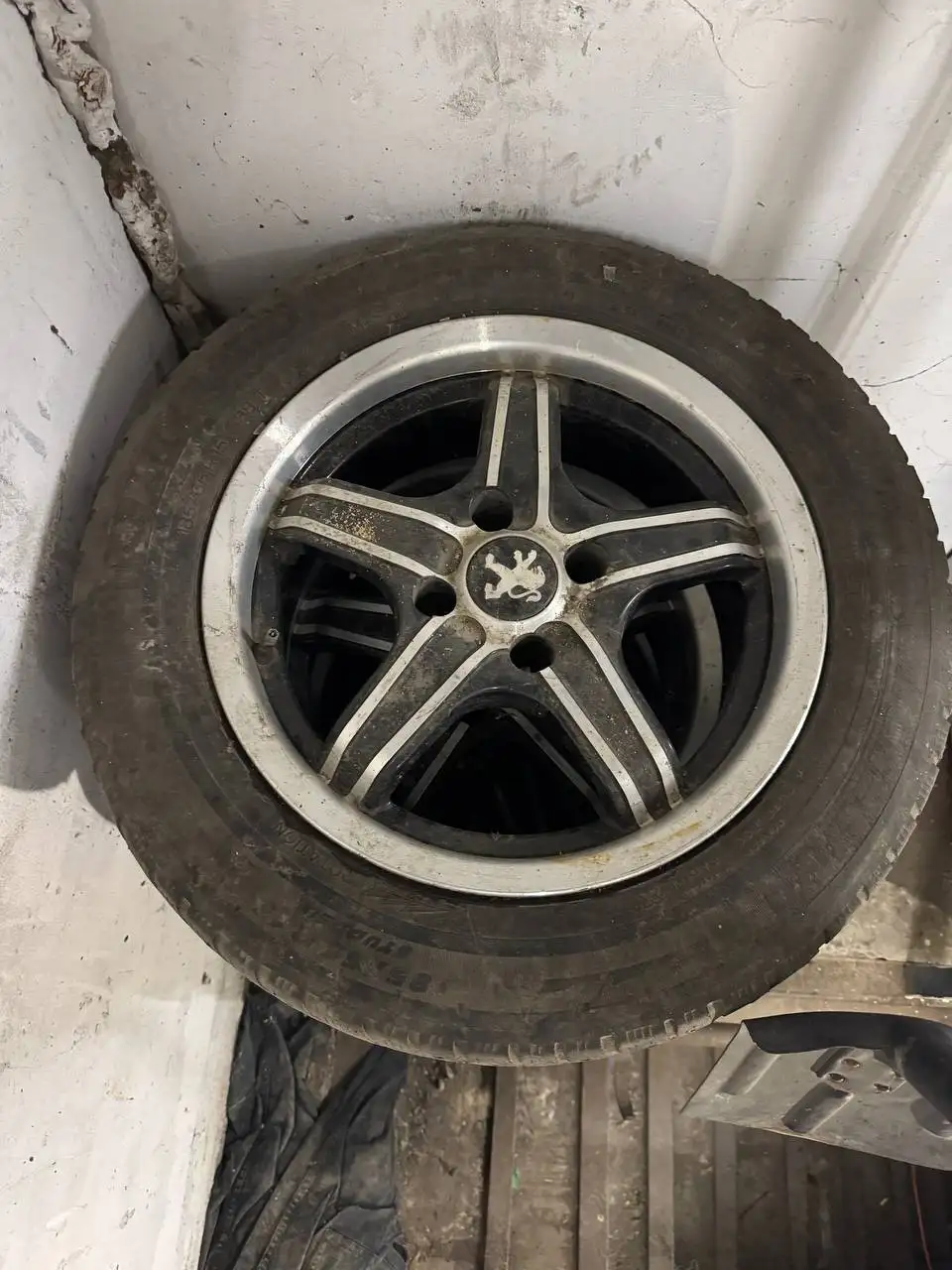 Продажа дисков на Peugeot 4x108 с резиной Michelin - Запчасти (Авто) в Орск