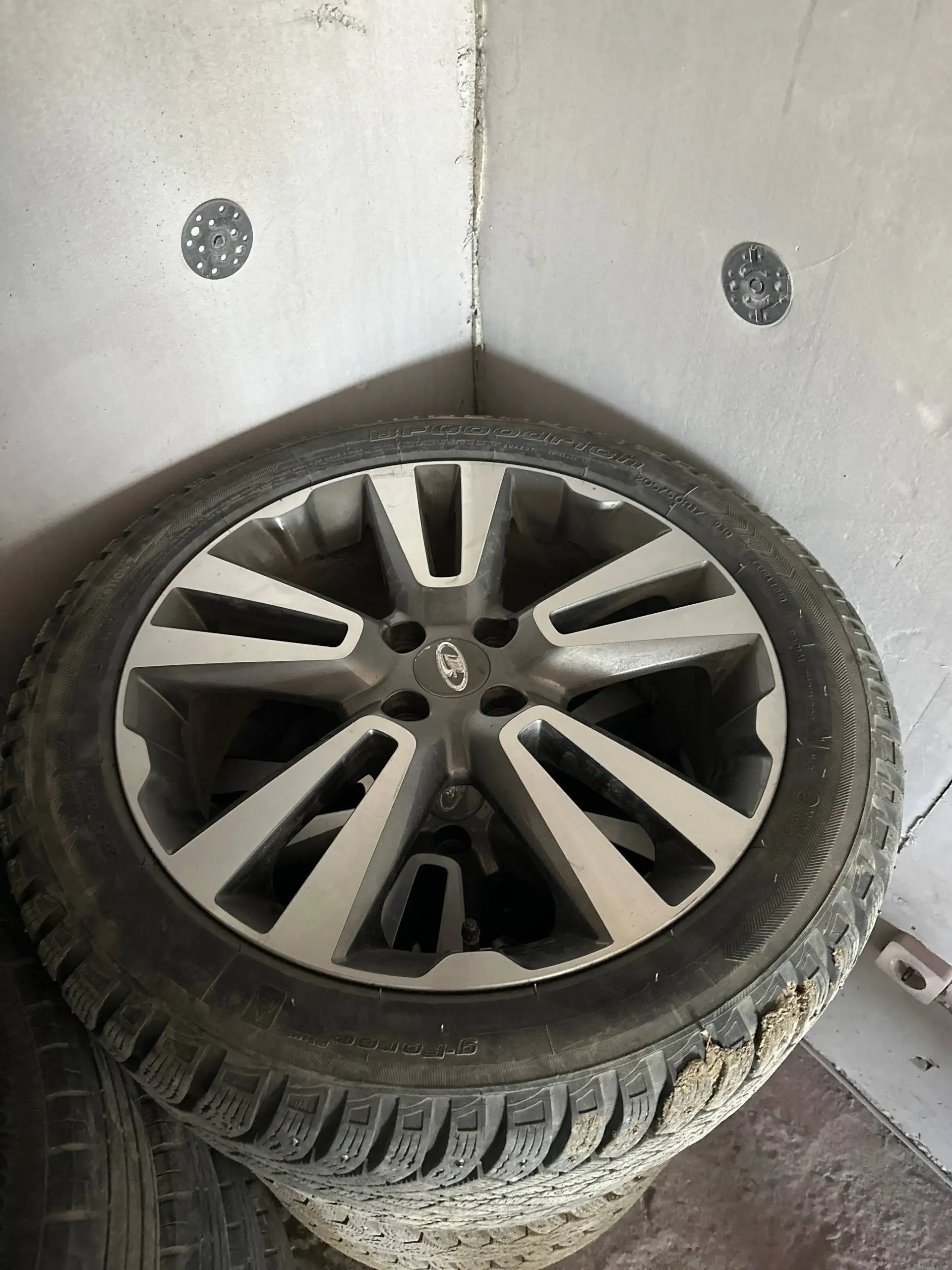 Диски Веста Кросс R17 с зимней резиной - Диски и шины (Авто) в Орск