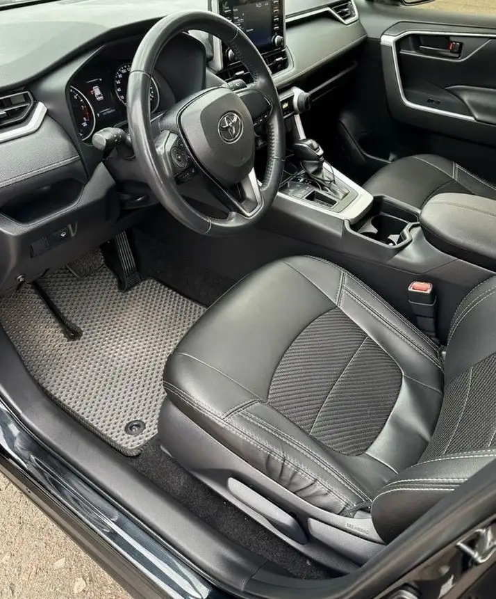 Продам Toyota RAV4 2020 - Авто в Орск