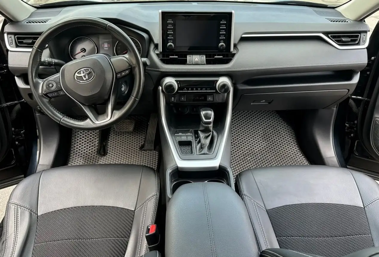 Продам Toyota RAV4 2020 - Авто в Орск