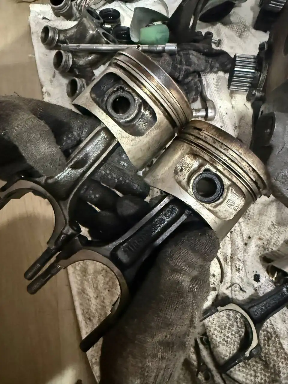 Запчасти ВАЗ 2110: шпильки ГБЦ, коленвал, шатуны - Автозапчасти (Запчасти) в Орск