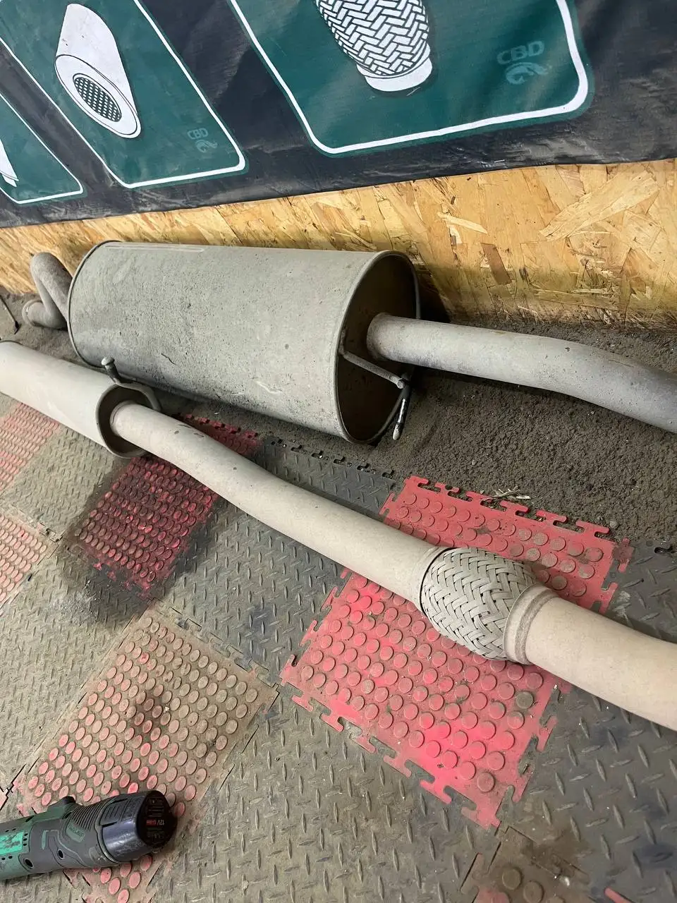 Резонатор и глушитель завод в хорошем состоянии - Выхлопная система (Запчасти) в Орск