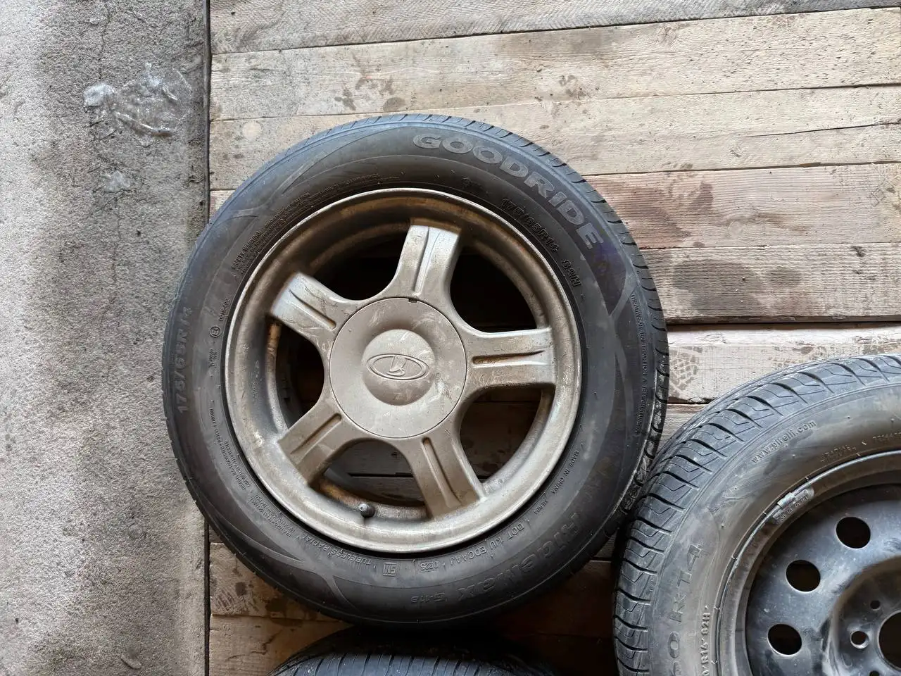 Продам зимнюю резину 14 дюймов - Шины и диски (Авто) в Орск