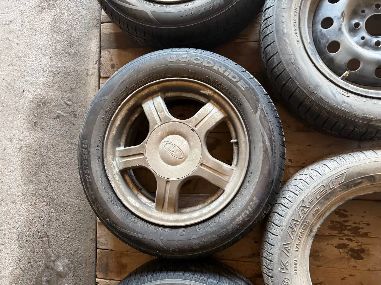 Продам зимнюю резину 14 дюймов - Шины и диски (Авто) в Орск