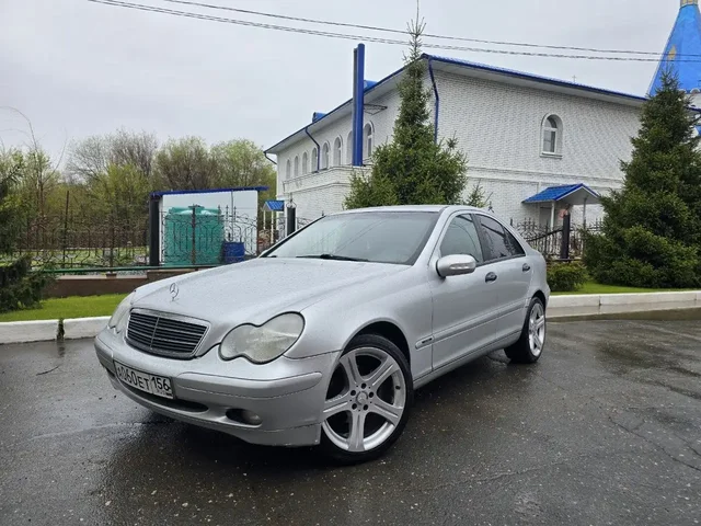 Mercedes Benz C-class w203 2002 - Шины и диски в Новотроицк