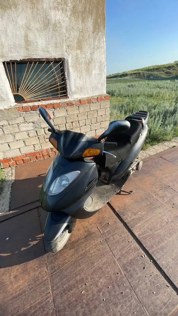 Скутер 150 кубовый - Скутеры и мотоциклы (Авто) в Орск