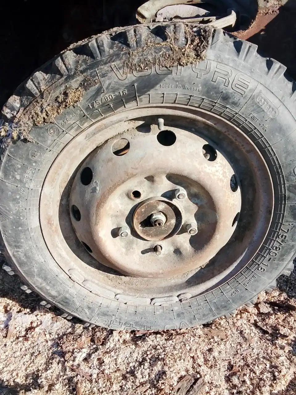 Продажа колёс в сборе от Нивы 175/80 R16 б/у