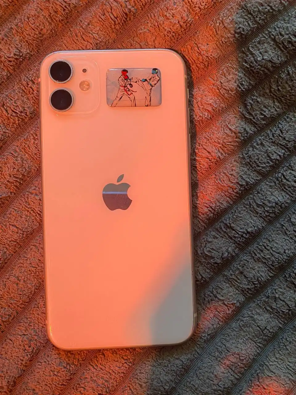 Продам Айфон 11 64 ГБ в отличном состоянии