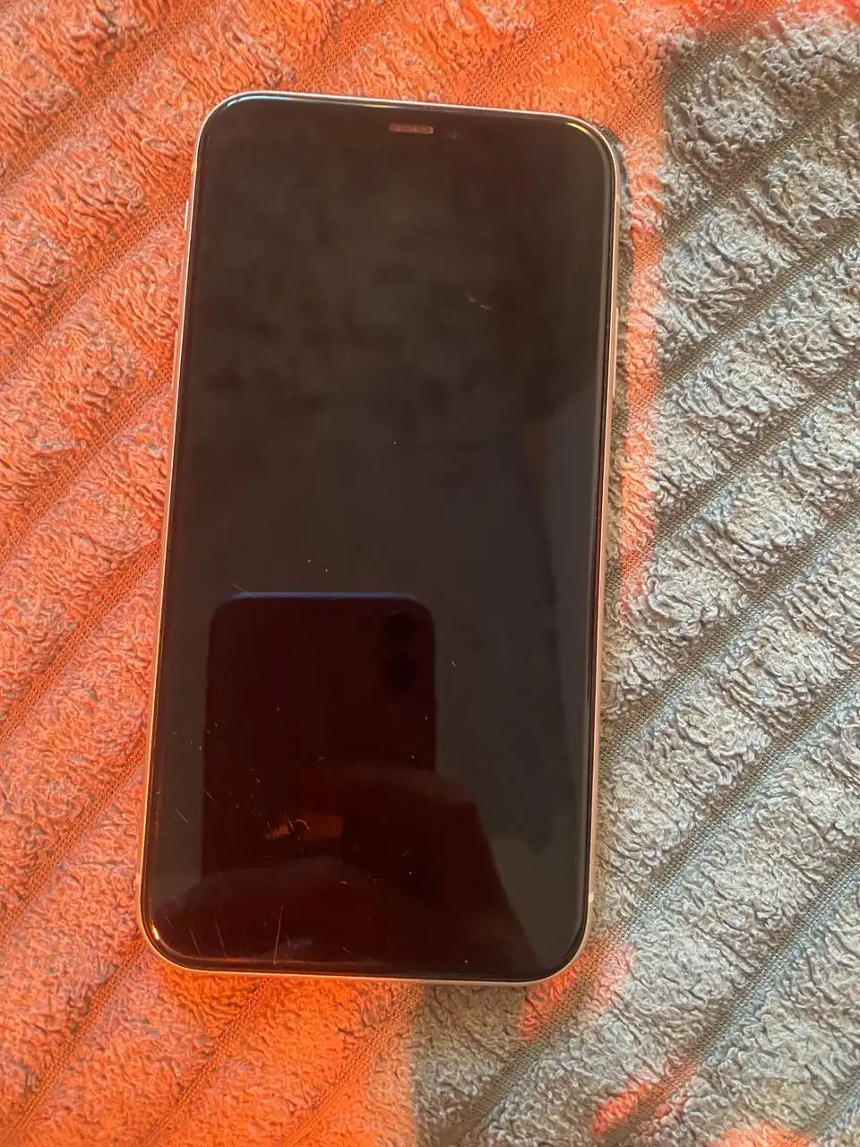 Продам Айфон 11 64 ГБ в отличном состоянии