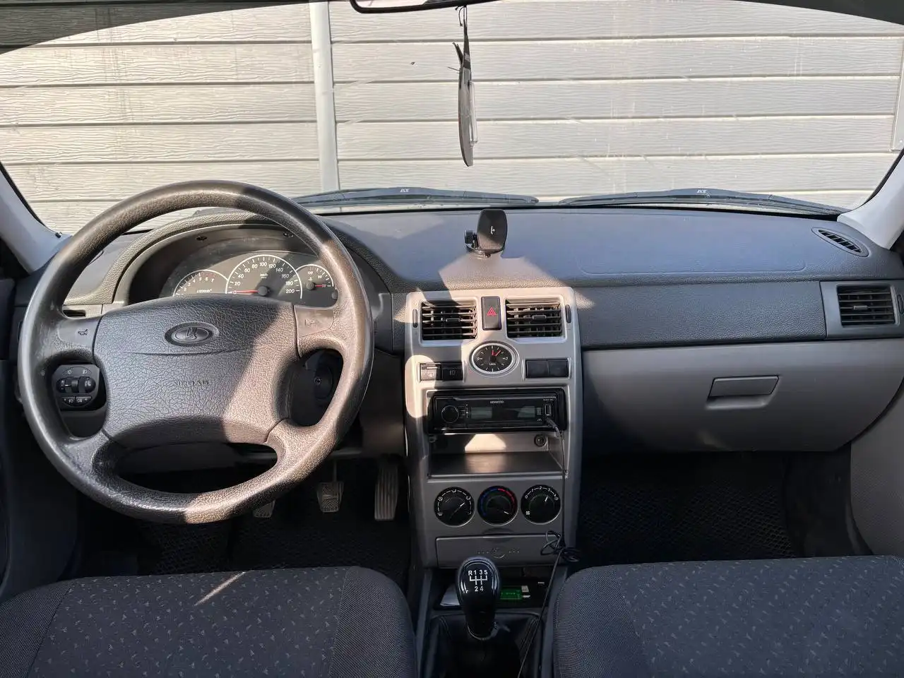 Автомобиль 2011 года с новыми деталями и 3 комплектами резины - Авто в Орск