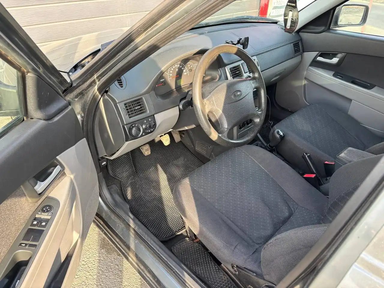 Автомобиль 2011 года с новыми деталями и 3 комплектами резины - Авто в Орск