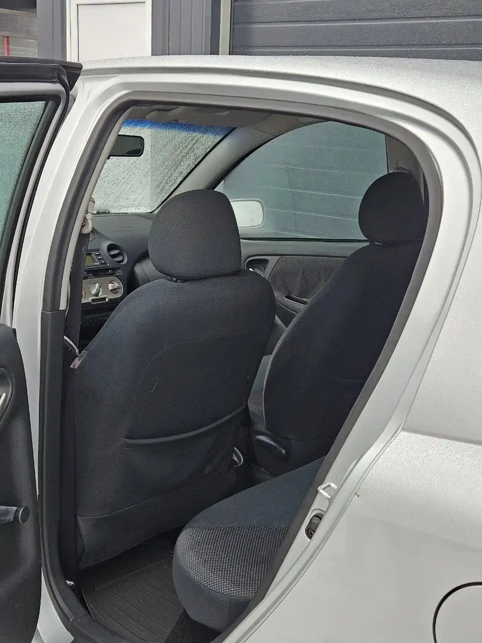 Toyota Yaris 2003 рестайлинг