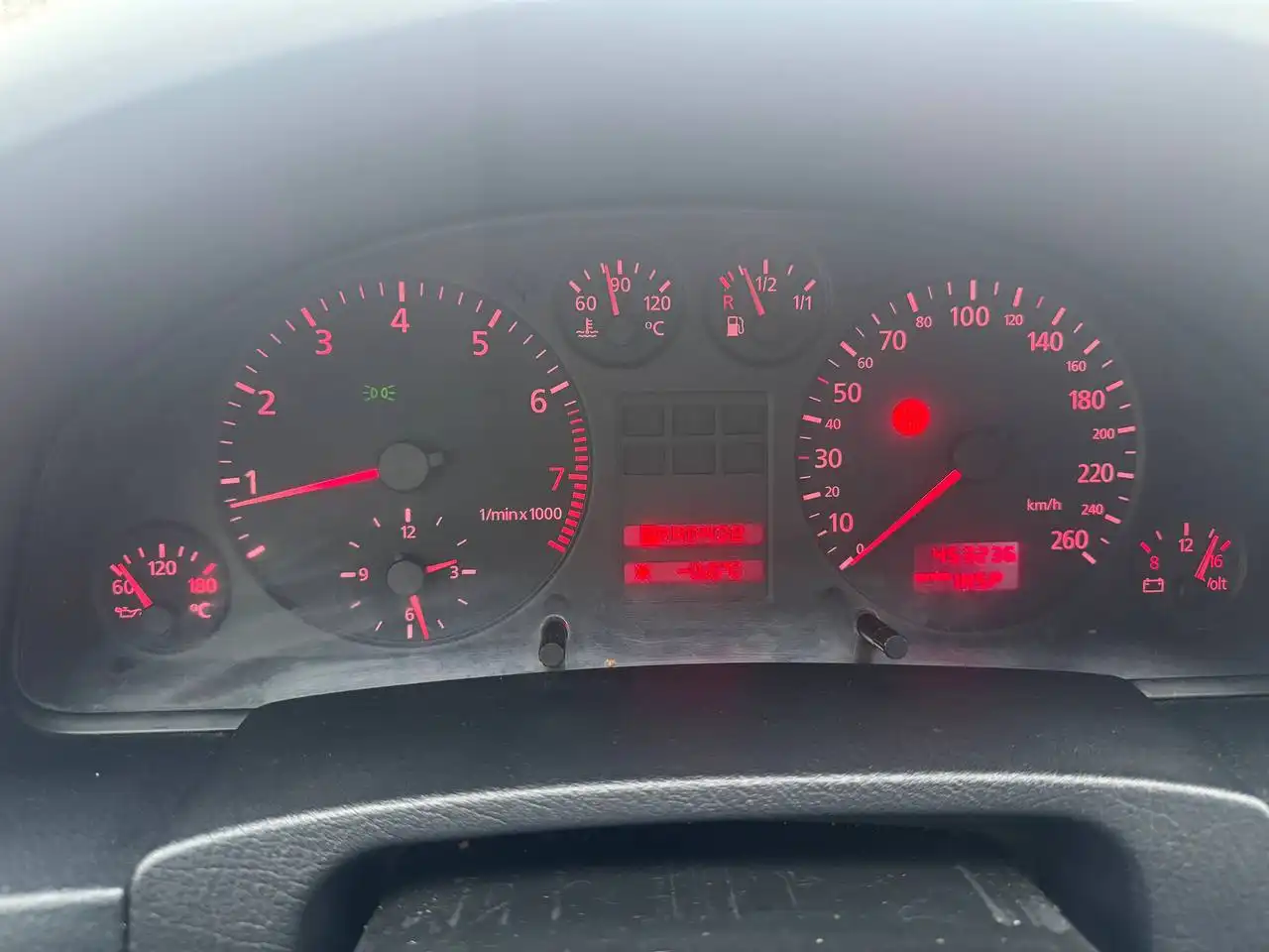 Продажа Audi 2.4 автомат 1998 года