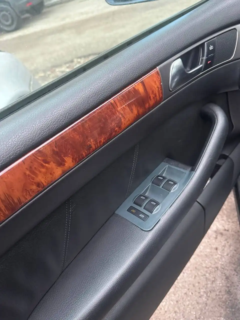 Продажа Audi 2.4 автомат 1998 года