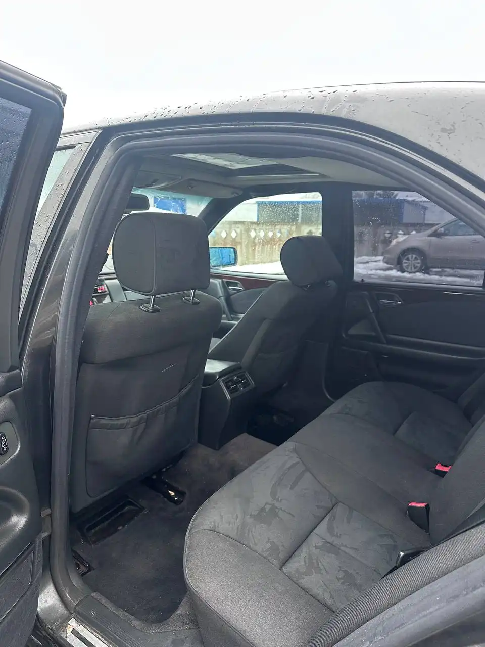 Mercedes-Benz W210 Elegance с доработками и новым аудио