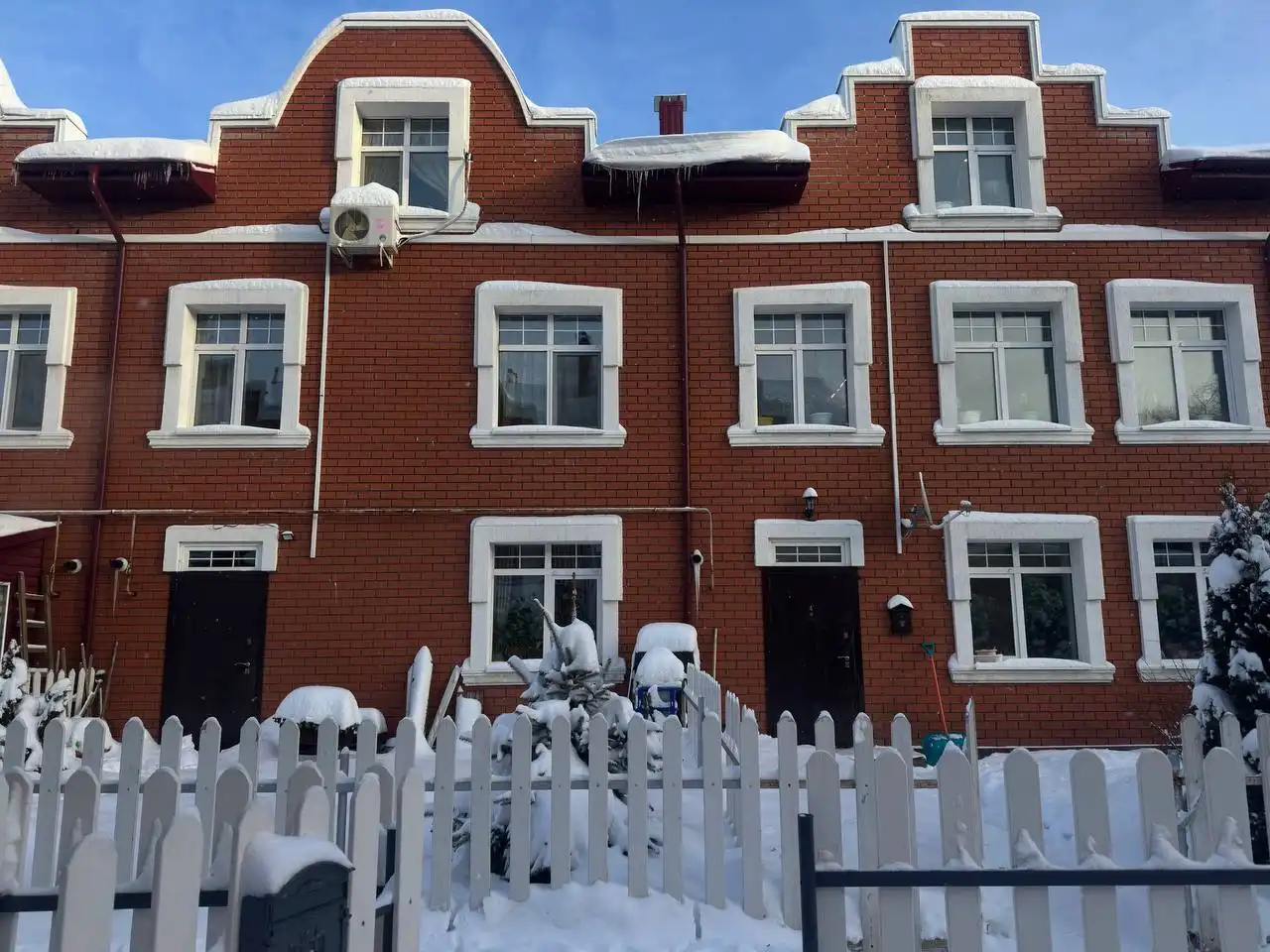 Таунхаус 110кв.м. в Крона с участком 1,4 сотки