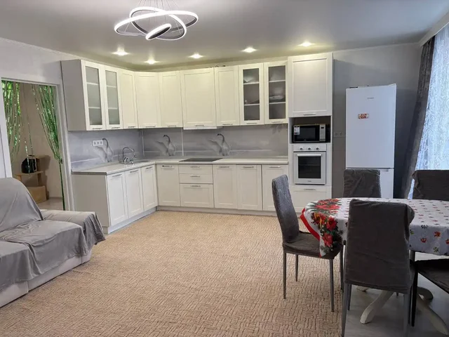 Просторная 4-комнатная квартира на проспекте Победы, 164 - Доли в Оренбург