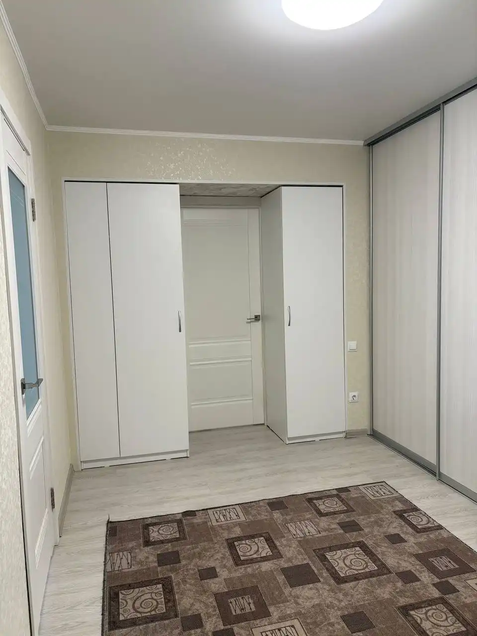 Просторная 4-комнатная квартира на проспекте Победы, 164 - Квартиры (Недвижимость) в Оренбург