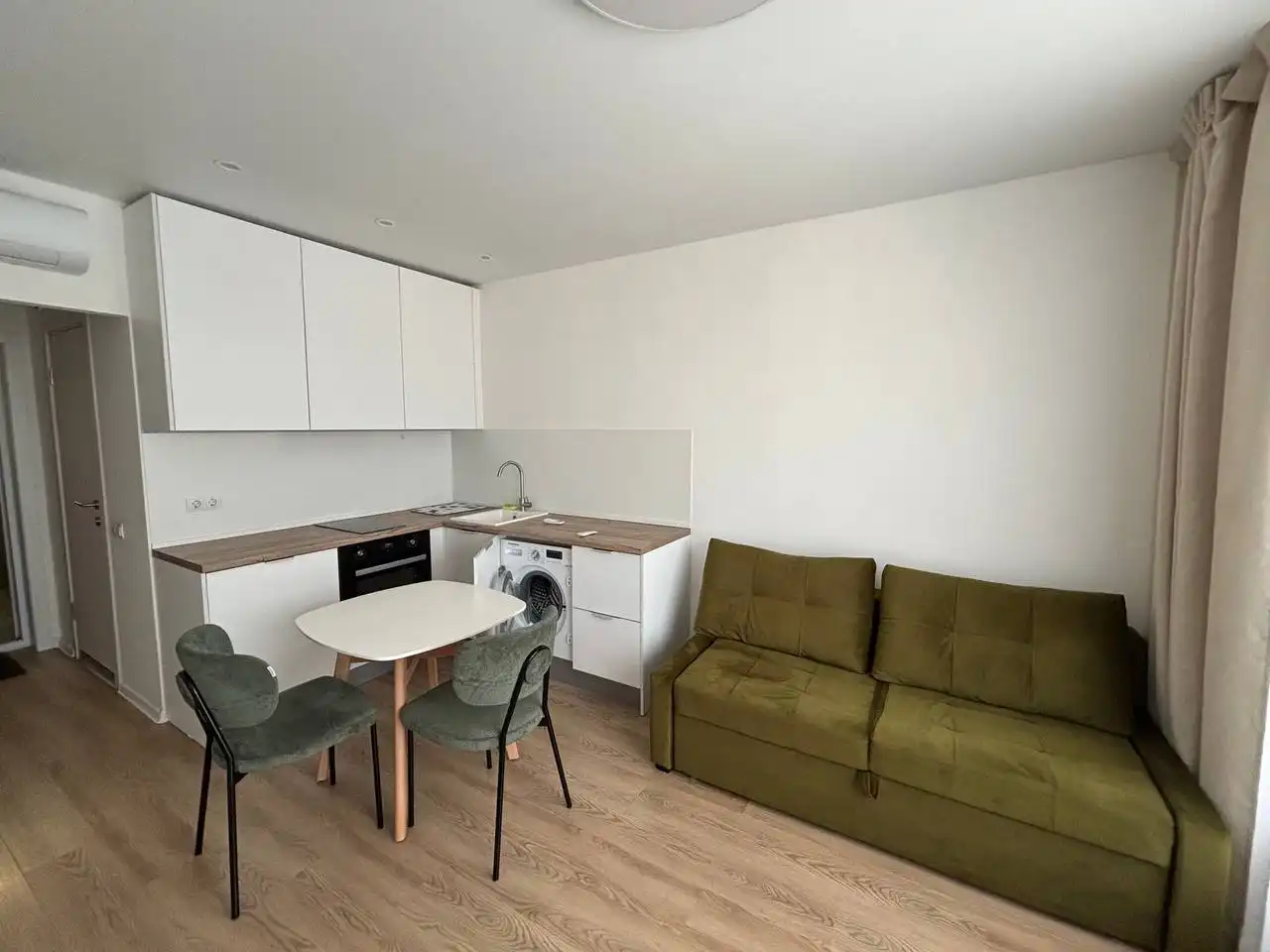 Стильная студия в Москве с современным ремонтом