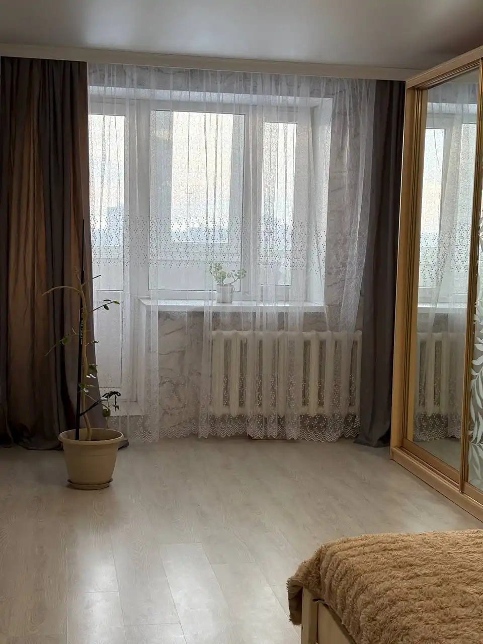 Продается 4-комнатная квартира с огромной кухней на проспекте Победы - Квартиры (Недвижимость) в Оренбург