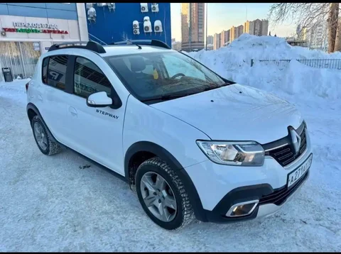 Renault Sandero Stepway 2020 года, 1.6 автомат, 1 хозяйка, пробег 50 тыс. км - Авто в Ижевск